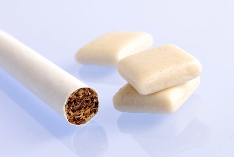  Kẹo Cao Su Nicotine: Giúp Bỏ Thuốc Lá, Nhưng Cần Sử Dụng Thận Trọng