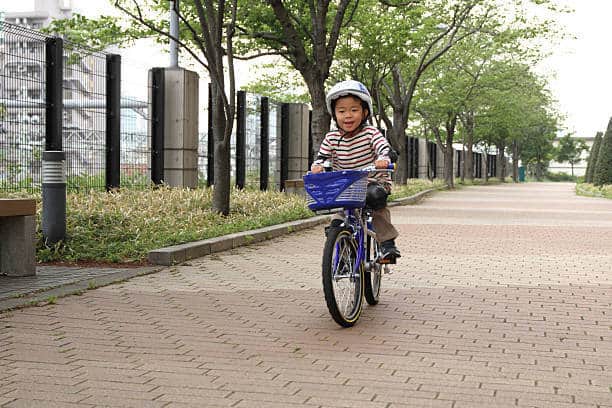  An toàn giao thông cho trẻ: Hướng dẫn toàn diện cho cha mẹ và trẻ em