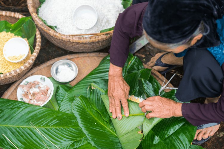  Hướng dẫn chi tiết làm bánh tét ngày Tết: Từ sơ chế đến nấu chín